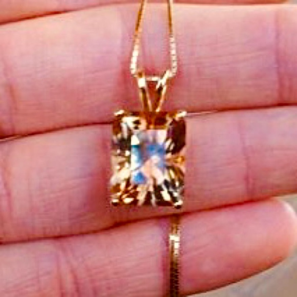 9.8 Carat Bi-Color Sunstone Pendant